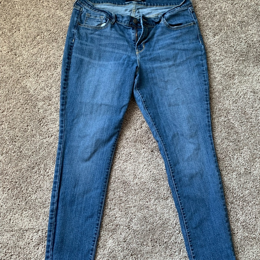 Old Navy medium wash skinny jeans